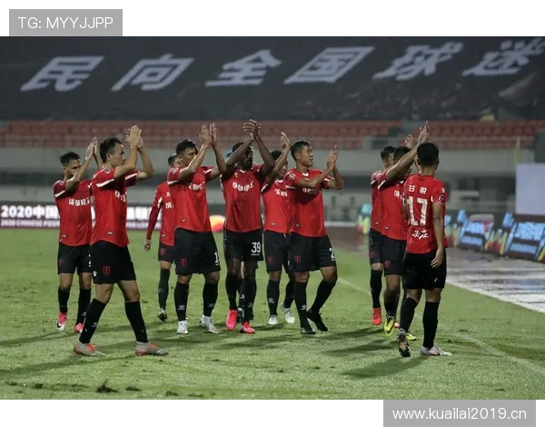 中甲联赛精彩纷呈 各队争夺激烈 上演顶级赛事角逐 - 副本 - 副本